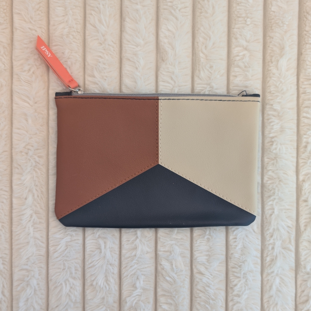 ✳️ FREE w/ Bundle - Tri-Color Pouch